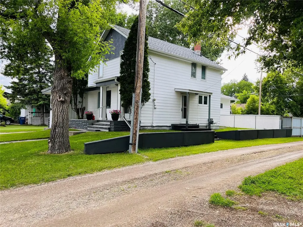 808 Ellice Street Moosomin SK S0G 3N0