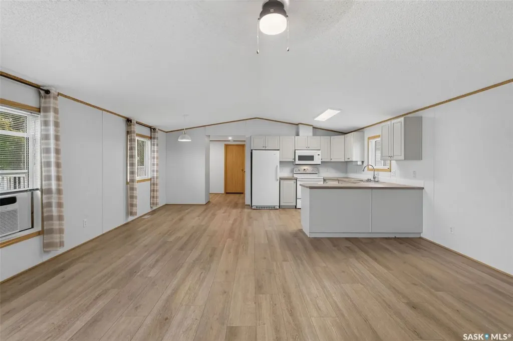 119 Railway Avenue Kinistino SK S0J 1H0