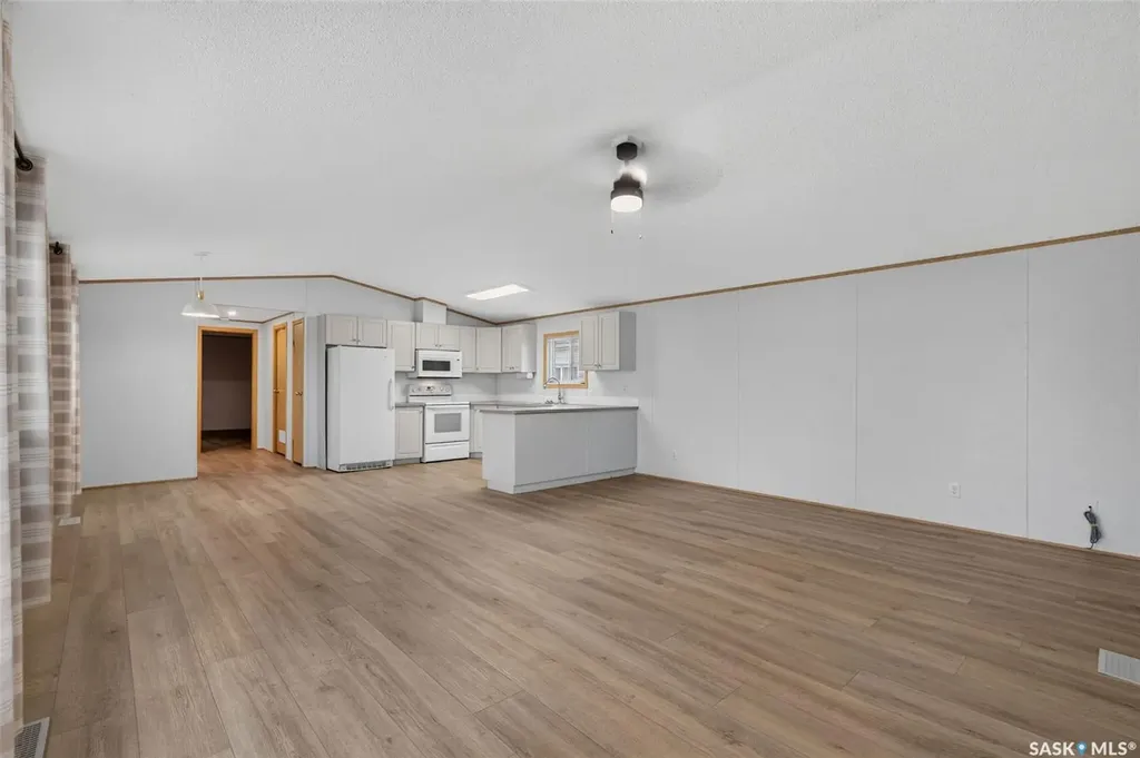 119 Railway Avenue Kinistino SK S0J 1H0