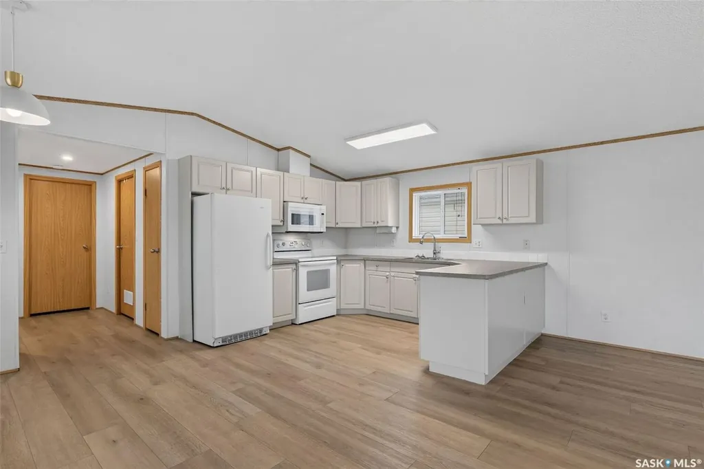 119 Railway Avenue Kinistino SK S0J 1H0