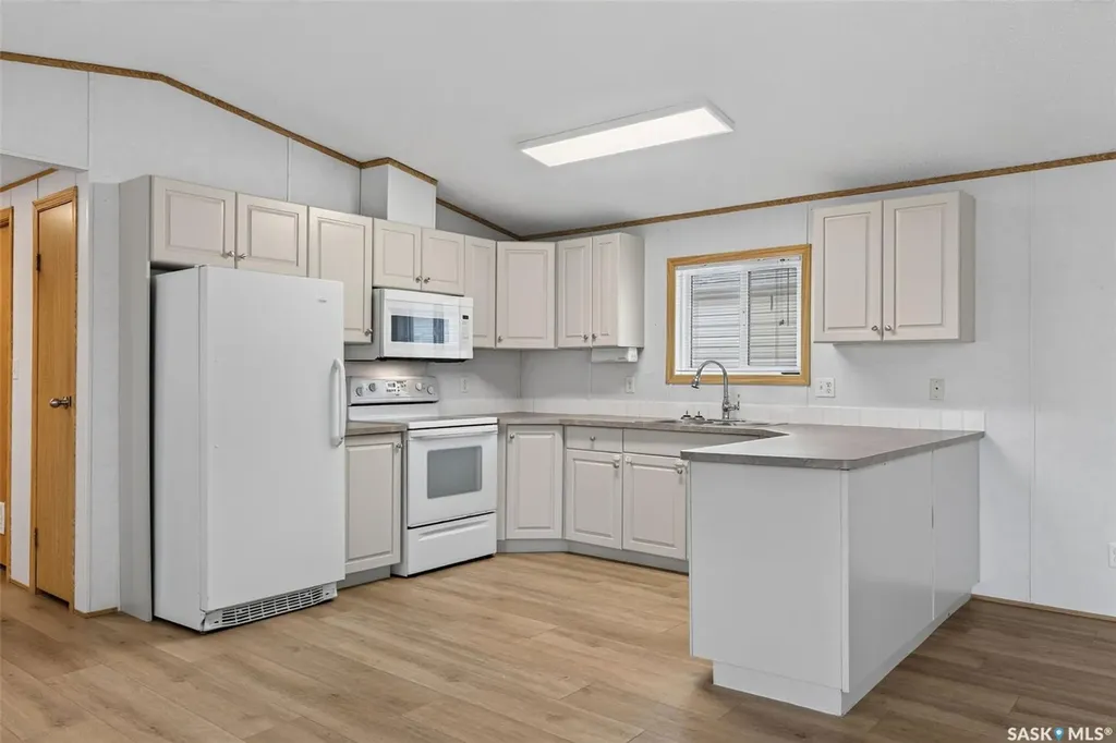 119 Railway Avenue Kinistino SK S0J 1H0