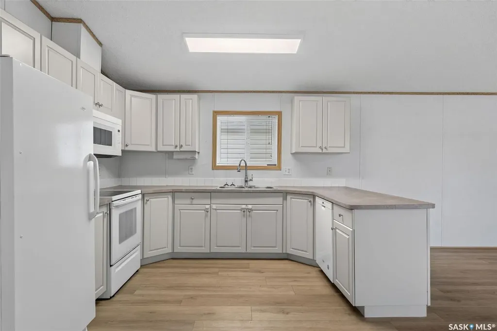 119 Railway Avenue Kinistino SK S0J 1H0