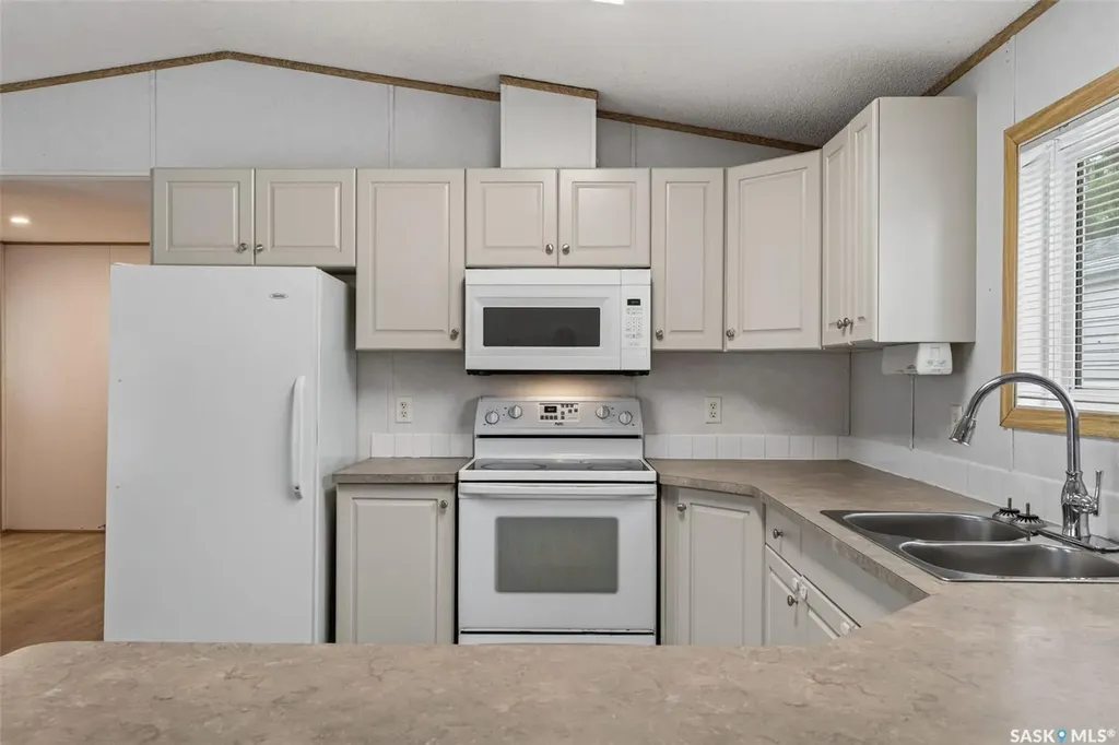 119 Railway Avenue Kinistino SK S0J 1H0