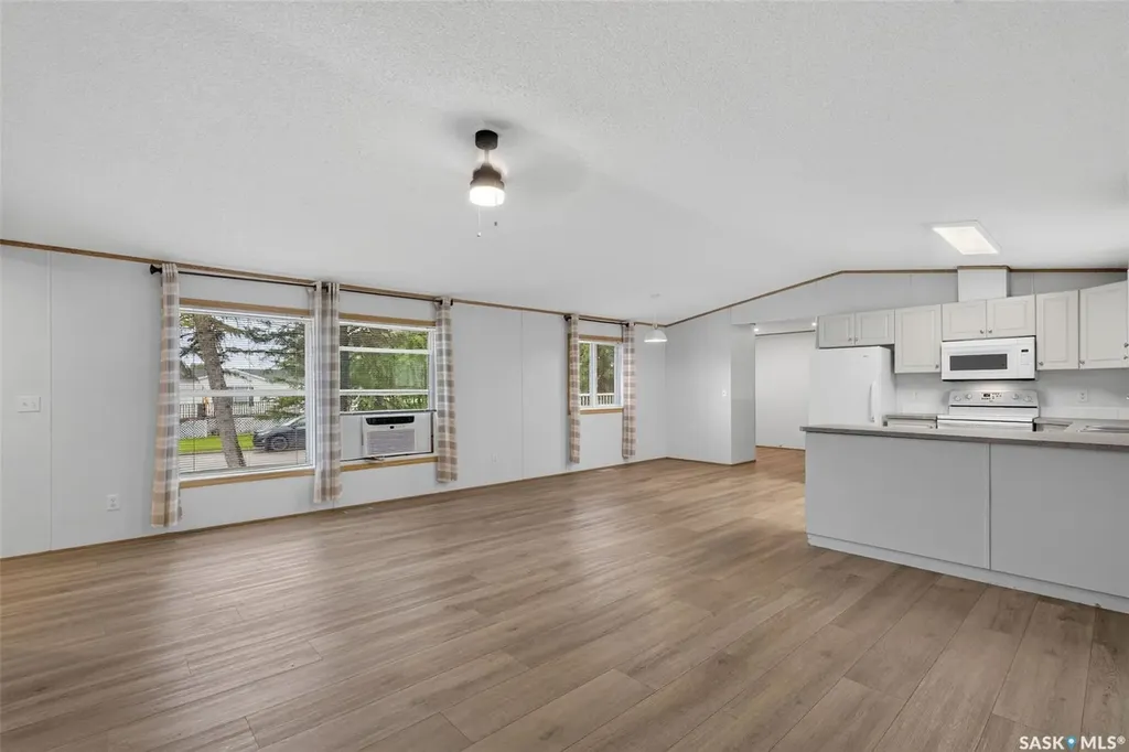 119 Railway Avenue Kinistino SK S0J 1H0