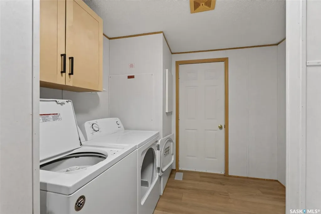 119 Railway Avenue Kinistino SK S0J 1H0