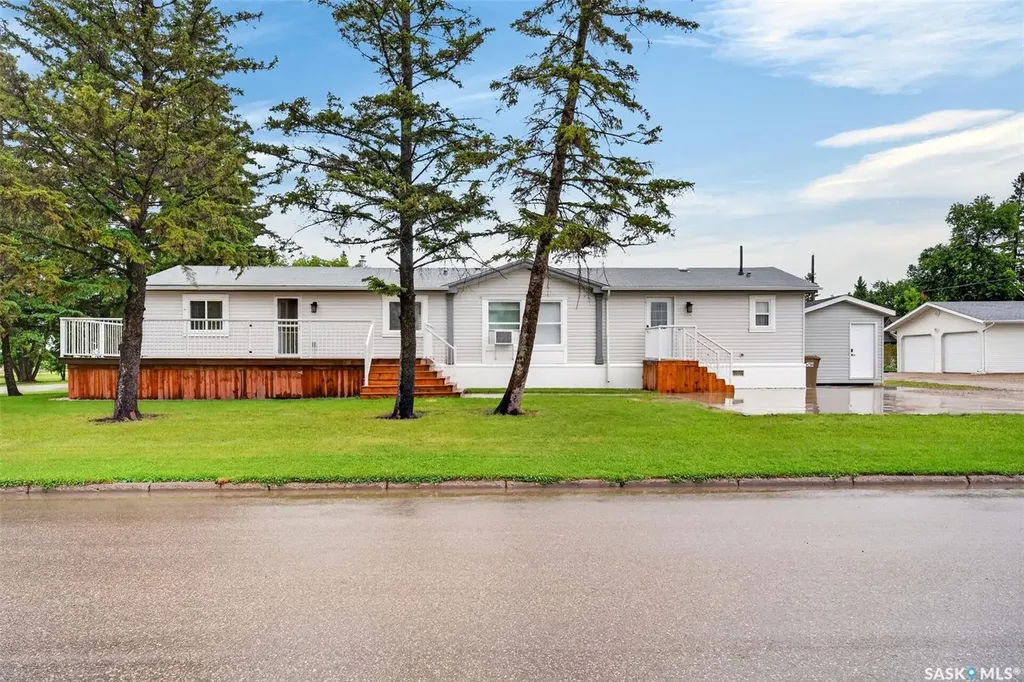 119 Railway Avenue Kinistino SK S0J 1H0