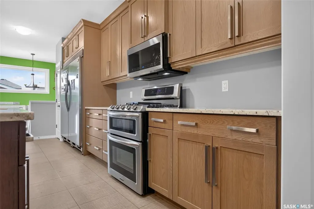 2801 Ridgeway Avenue Regina SK S4R 8J5