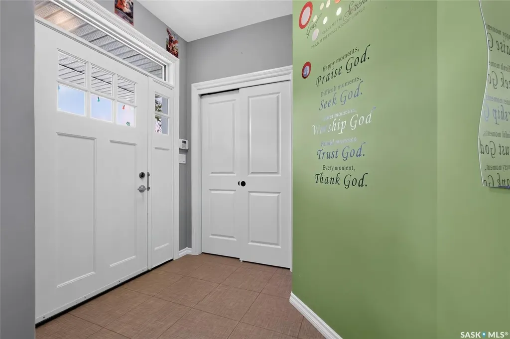 2801 Ridgeway Avenue Regina SK S4R 8J5
