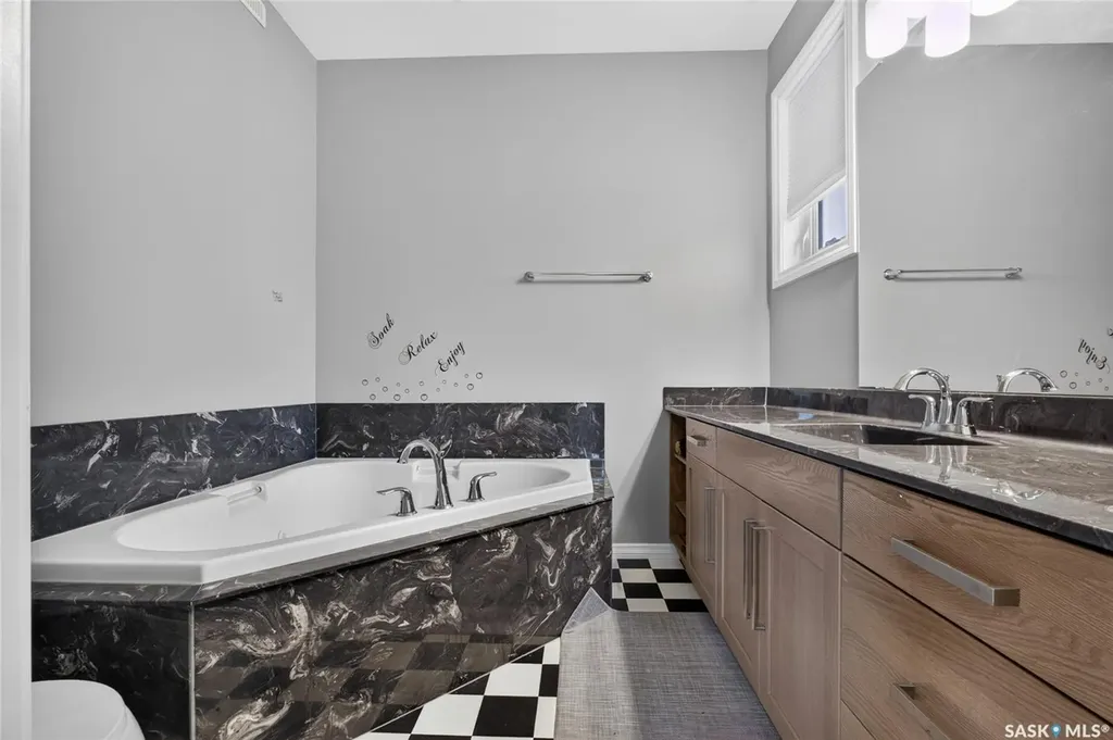 2801 Ridgeway Avenue Regina SK S4R 8J5