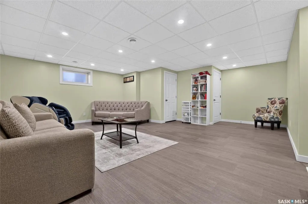 2801 Ridgeway Avenue Regina SK S4R 8J5
