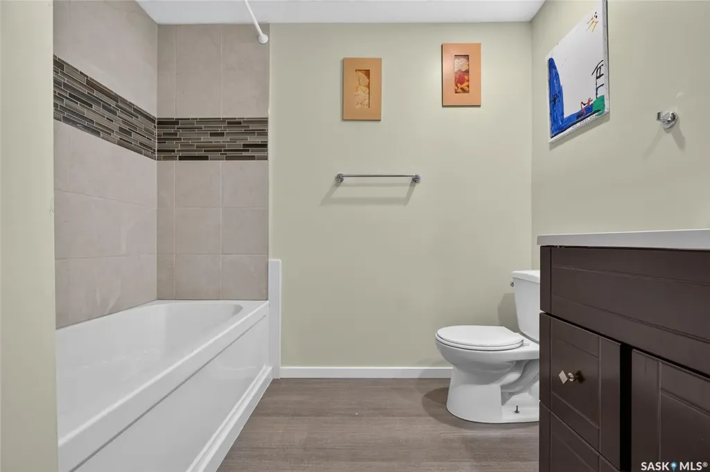 2801 Ridgeway Avenue Regina SK S4R 8J5