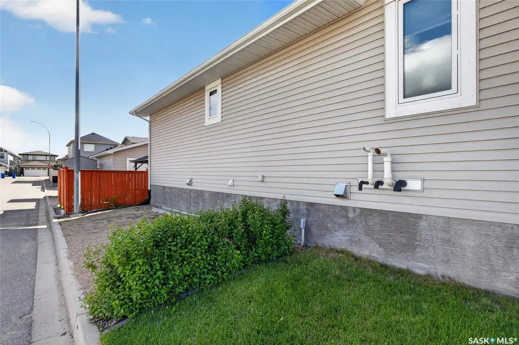 2801 Ridgeway Avenue Regina SK S4R 8J5