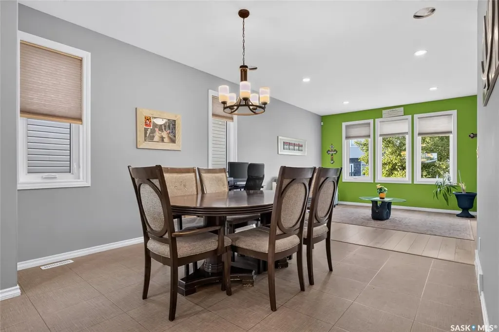 2801 Ridgeway Avenue Regina SK S4R 8J5
