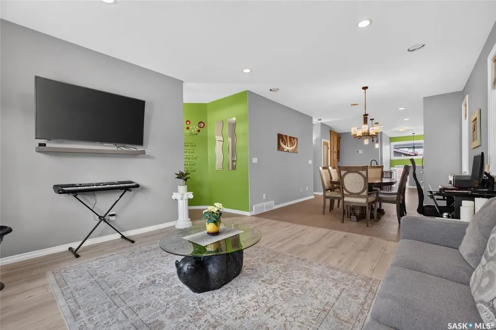 2801 Ridgeway Avenue Regina SK S4R 8J5