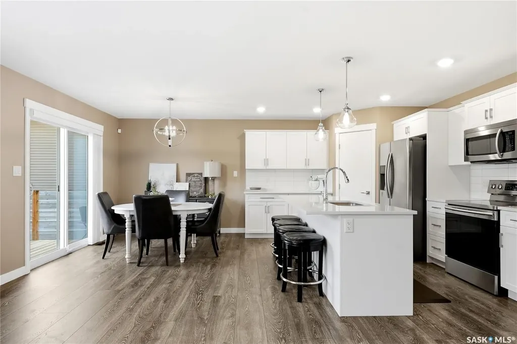 323 Cowan Crescent Martensville SK S0K 2T1