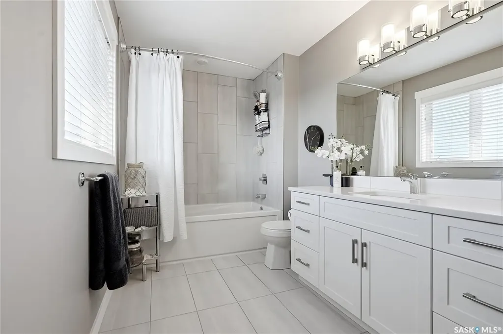 323 Cowan Crescent Martensville SK S0K 2T1