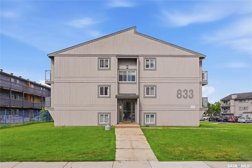 833 Wollaston Crescent Saskatoon SK S7J 4G1