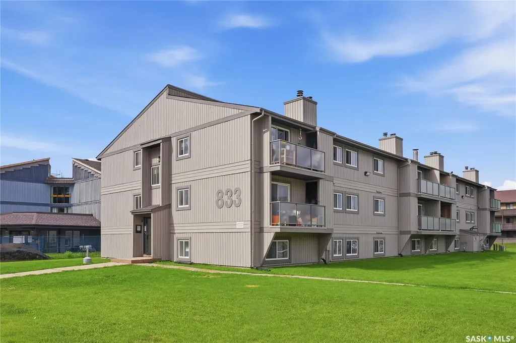 833 Wollaston Crescent Saskatoon SK S7J 4G1