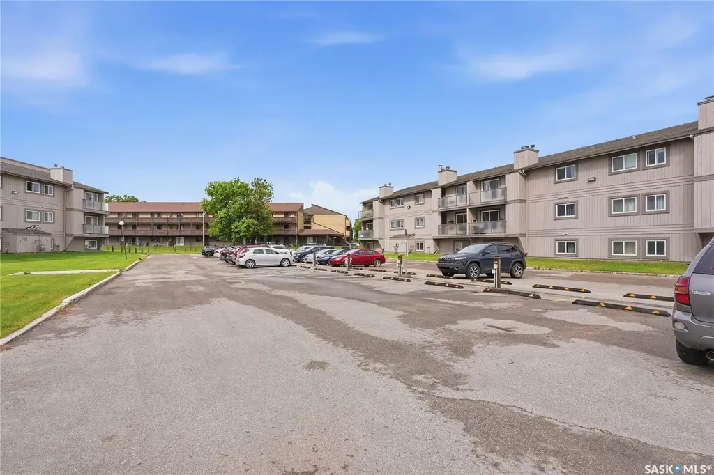 833 Wollaston Crescent Saskatoon SK S7J 4G1