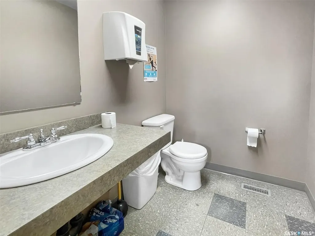 37 5th Avenue NW Swift Current SK S9H 4T4
