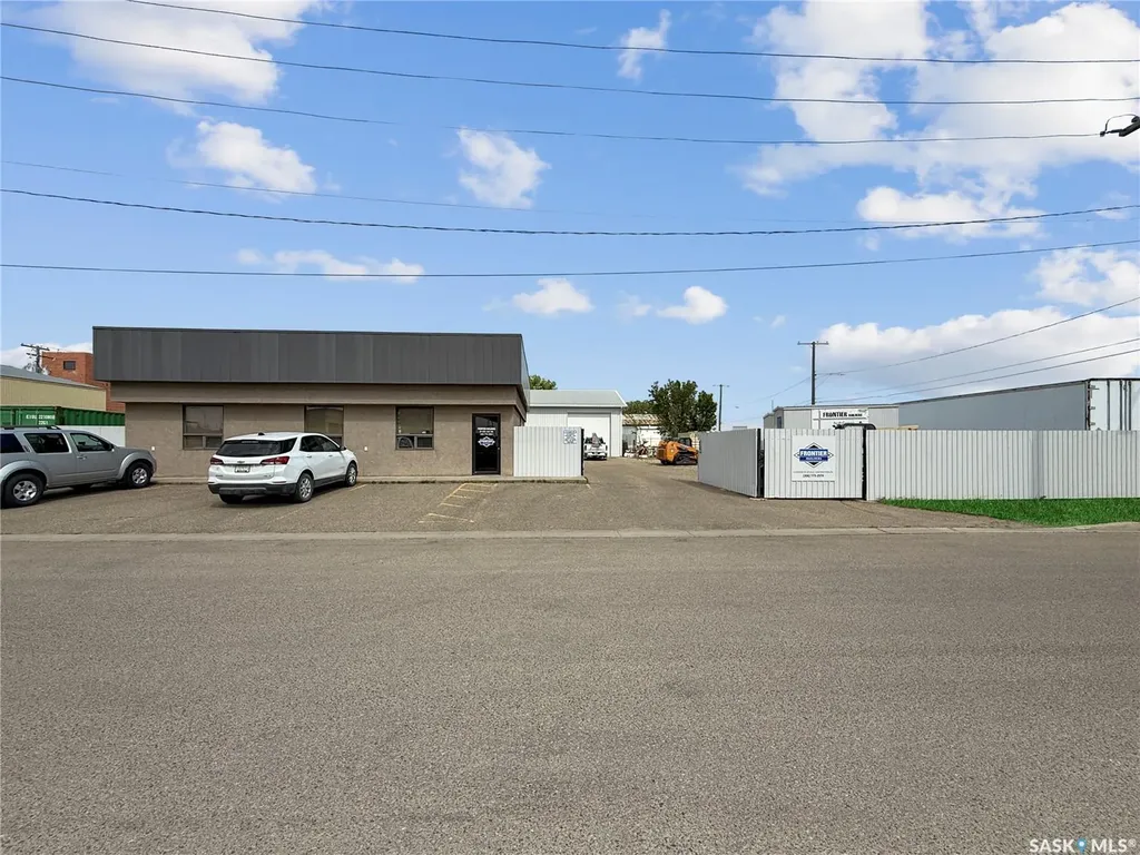 37 5th Avenue NW Swift Current SK S9H 4T4