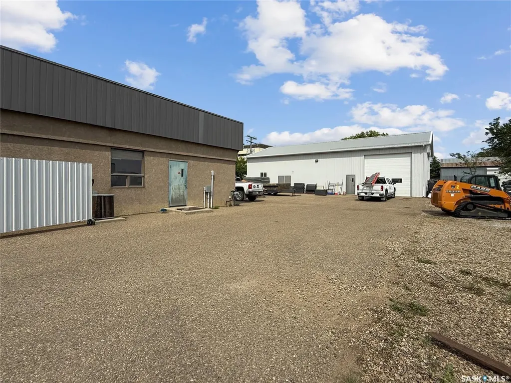 37 5th Avenue NW Swift Current SK S9H 4T4