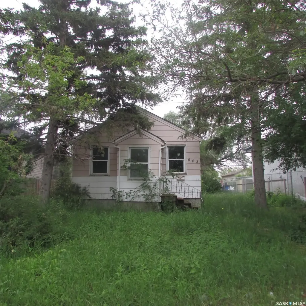 943 Athol Street Regina SK S4T 3B8