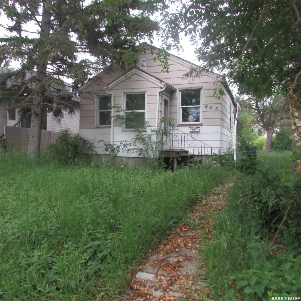 943 Athol Street Regina SK S4T 3B8