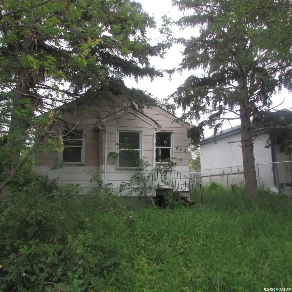 943 Athol Street Regina SK S4T 3B8