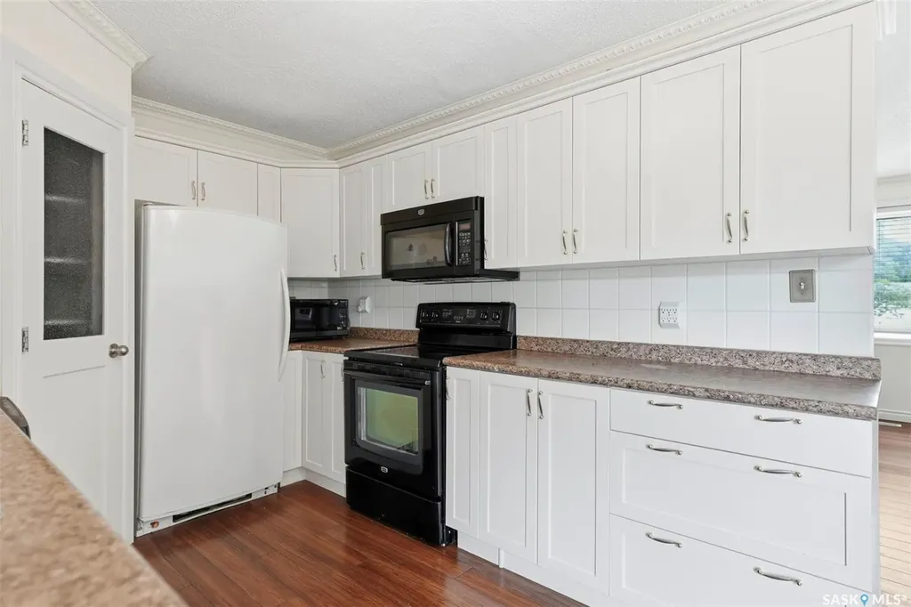 526 Mckercher Drive Saskatoon SK S7H 3W6