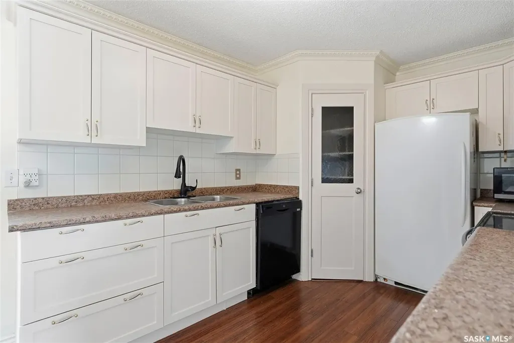 526 Mckercher Drive Saskatoon SK S7H 3W6