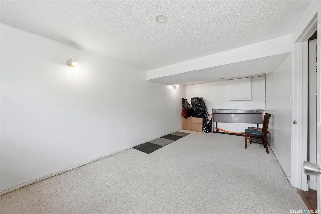 526 Mckercher Drive Saskatoon SK S7H 3W6