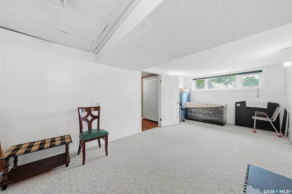 526 Mckercher Drive Saskatoon SK S7H 3W6