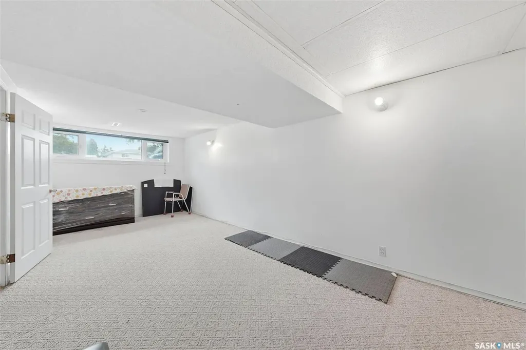526 Mckercher Drive Saskatoon SK S7H 3W6