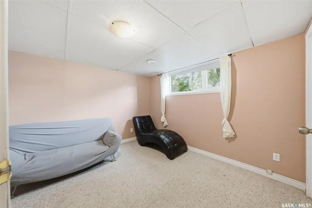 526 Mckercher Drive Saskatoon SK S7H 3W6