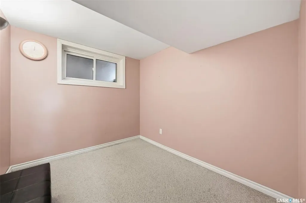 526 Mckercher Drive Saskatoon SK S7H 3W6