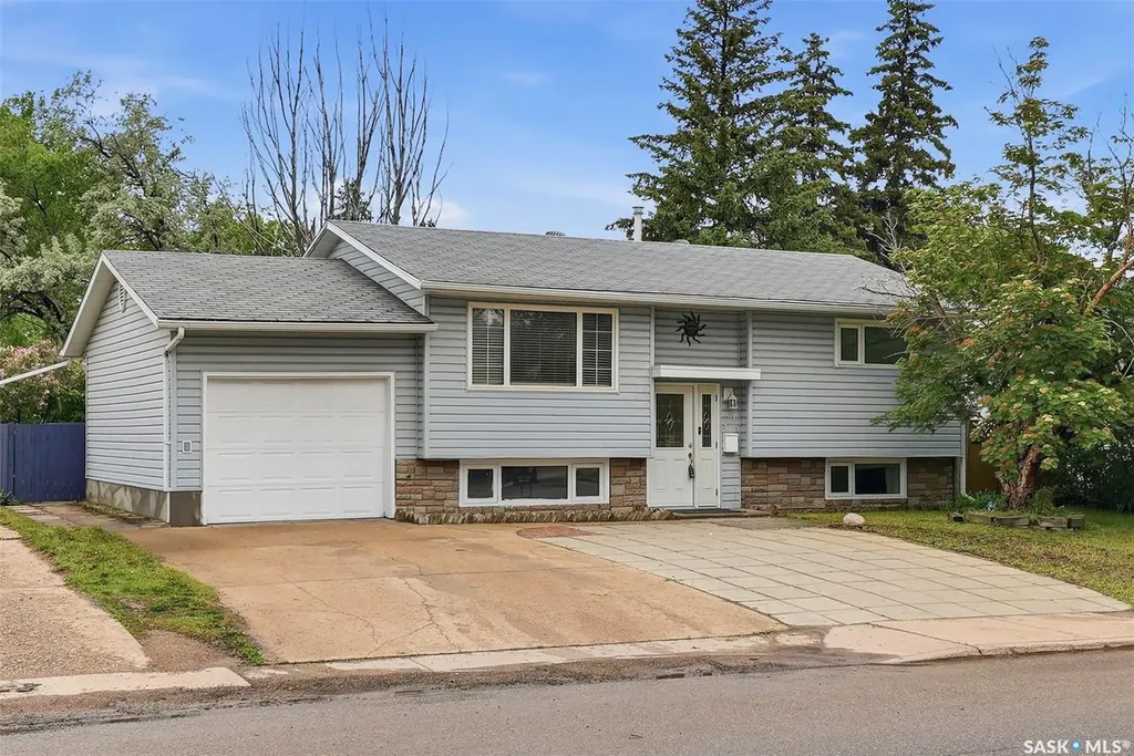 526 Mckercher Drive Saskatoon SK S7H 3W6