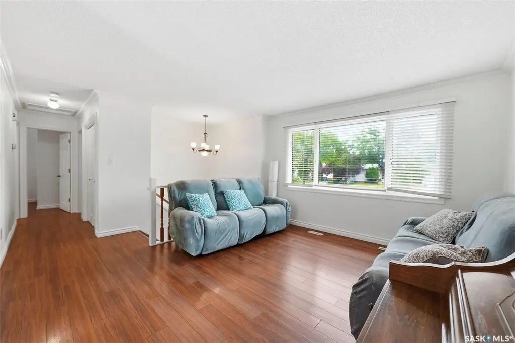 526 Mckercher Drive Saskatoon SK S7H 3W6