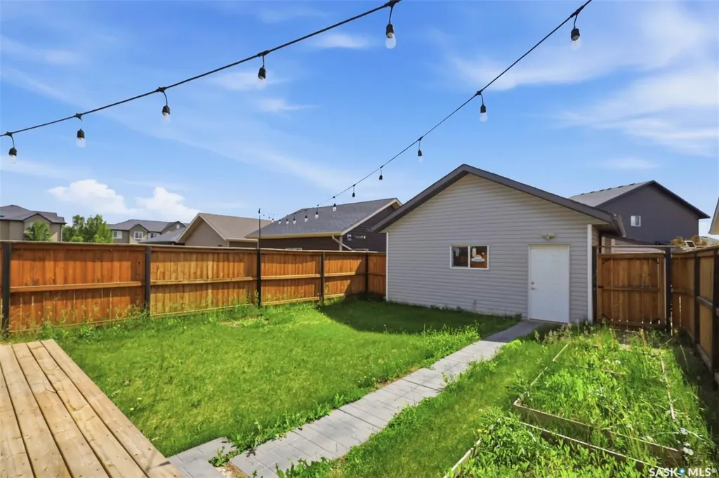 115 Tweed Lane Saskatoon SK S7V 0K1