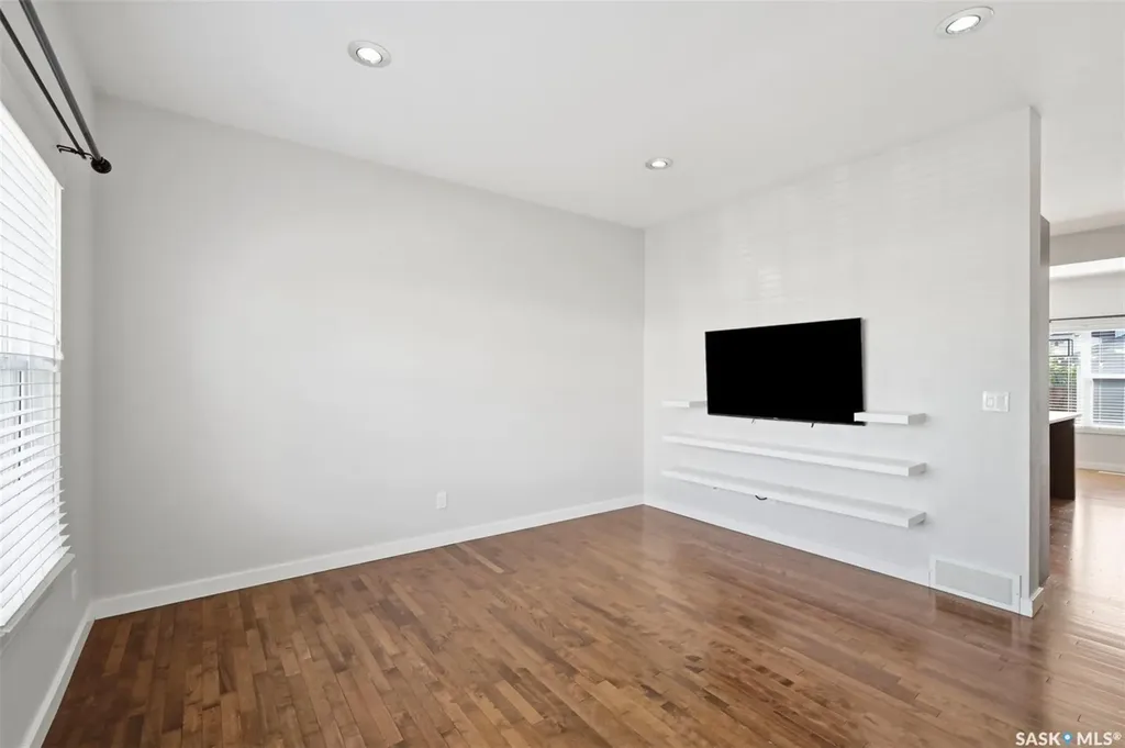 115 Tweed Lane Saskatoon SK S7V 0K1