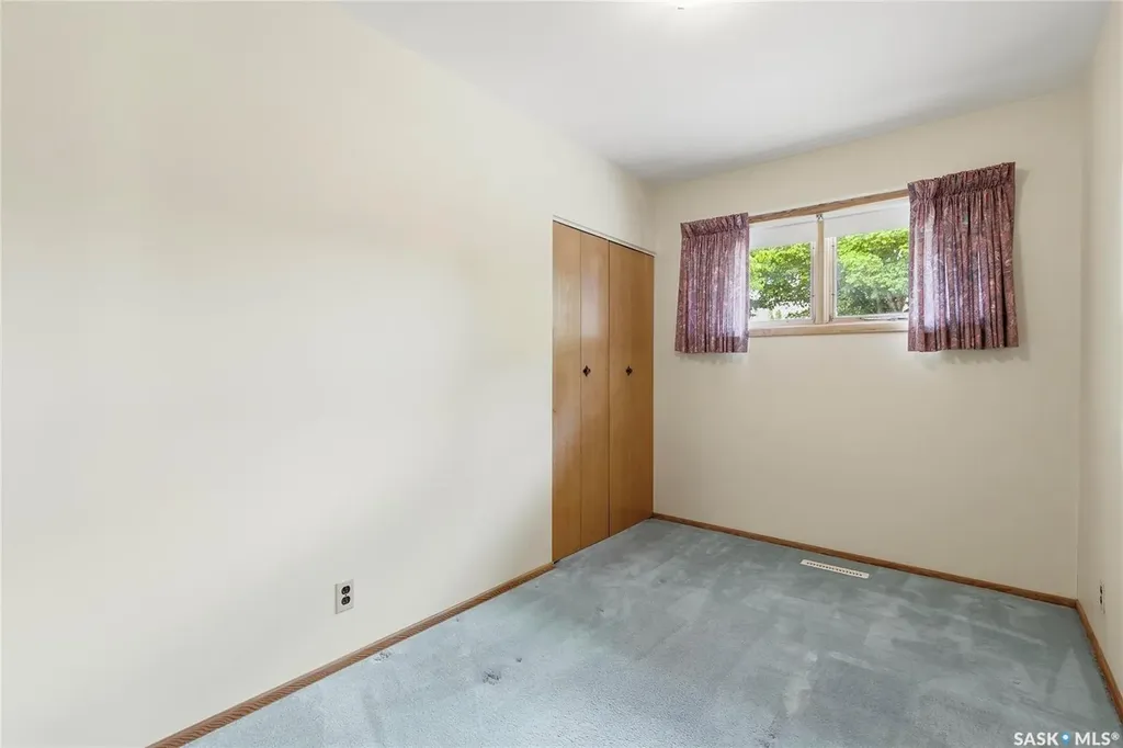 133 Ellison Crescent Regina SK S4R 4V6