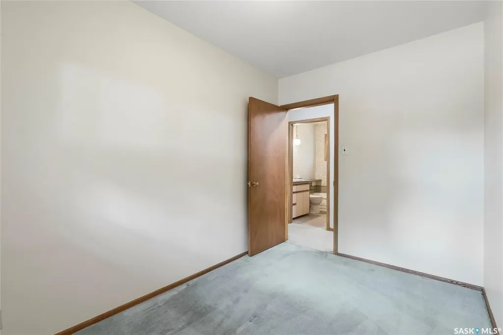 133 Ellison Crescent Regina SK S4R 4V6