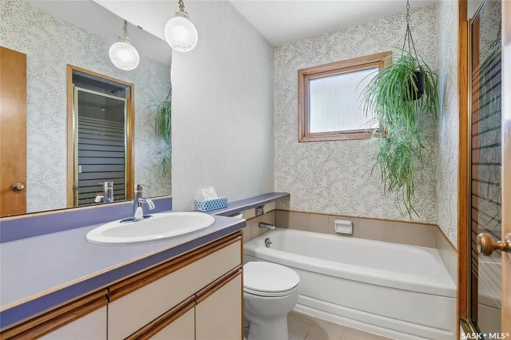 133 Ellison Crescent Regina SK S4R 4V6