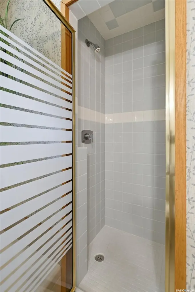 133 Ellison Crescent Regina SK S4R 4V6