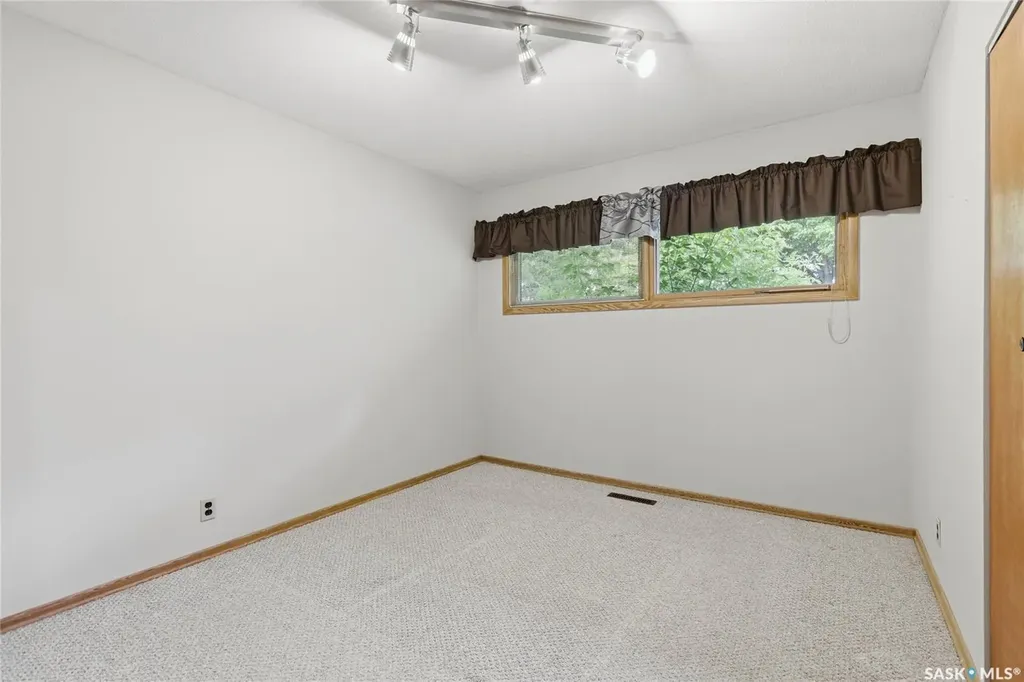 133 Ellison Crescent Regina SK S4R 4V6