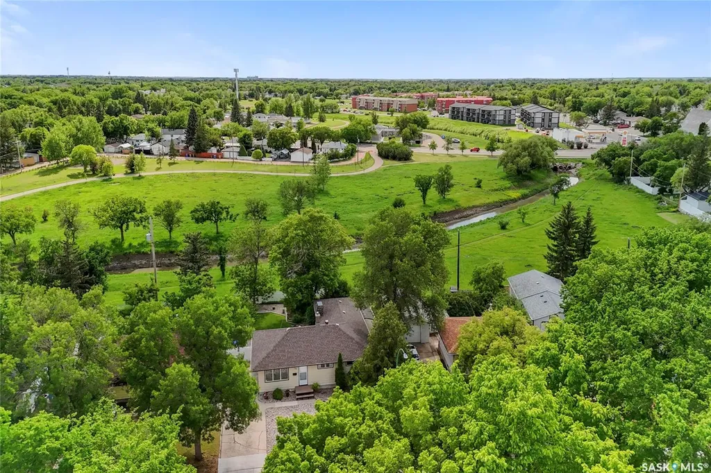 133 Ellison Crescent Regina SK S4R 4V6