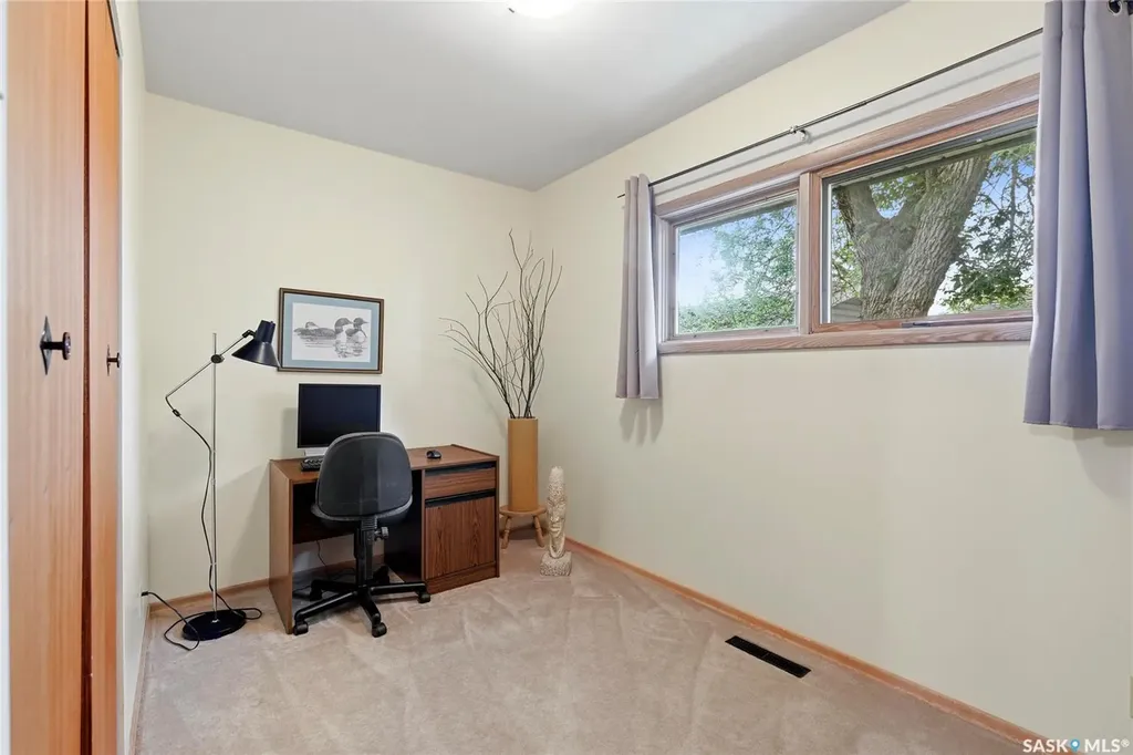 133 Ellison Crescent Regina SK S4R 4V6