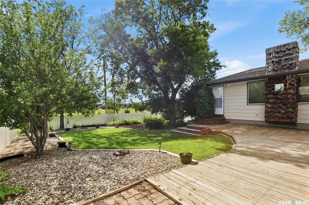 133 Ellison Crescent Regina SK S4R 4V6