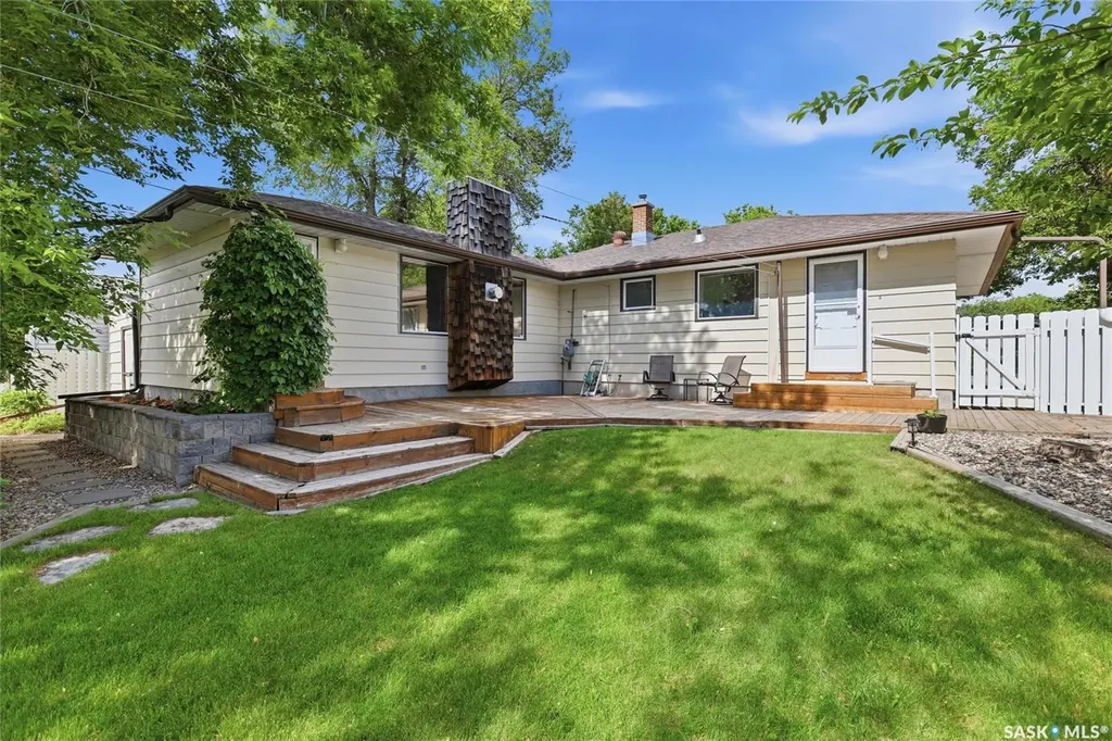 133 Ellison Crescent Regina SK S4R 4V6