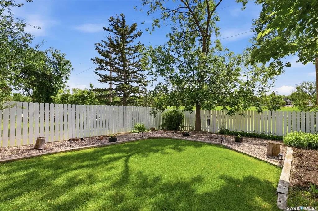 133 Ellison Crescent Regina SK S4R 4V6